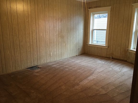 2nd image of 4916 Forest Ave #1