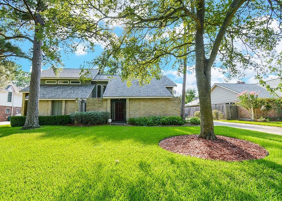 1st image of 2923 Fontana Dr
