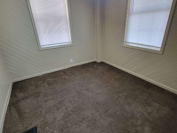 2nd image of 1450 Blaine Ave