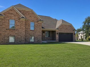 16080 Royal Park Dr S, Fraser, MI 48026