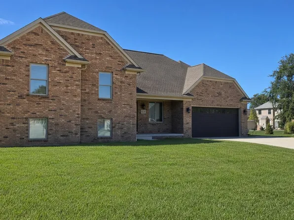 16080 Royal Park Dr S, Fraser, MI 48026