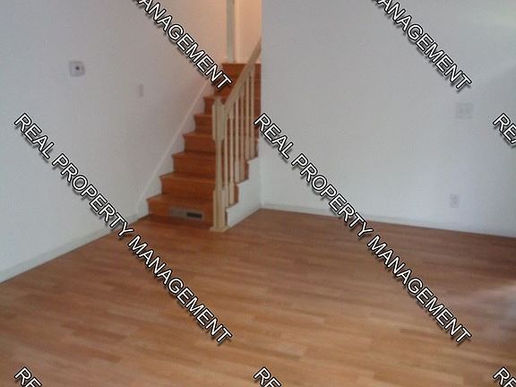 4th image of 822 N Oakwood St