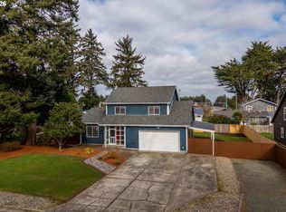 1057 4th St SE, Bandon, OR 97411