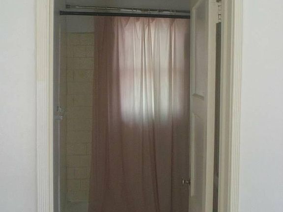 4th image of 412 S Oakland Ave APT A