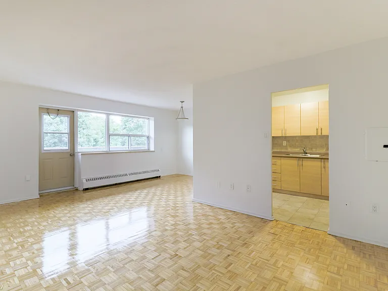 345 Lakeshore Rd W — Photo 27