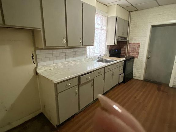 2nd image of 610 E Main St