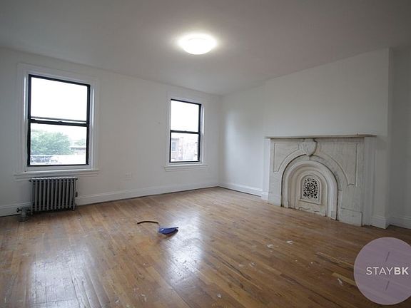 4th image of 21 Jefferson Ave #4