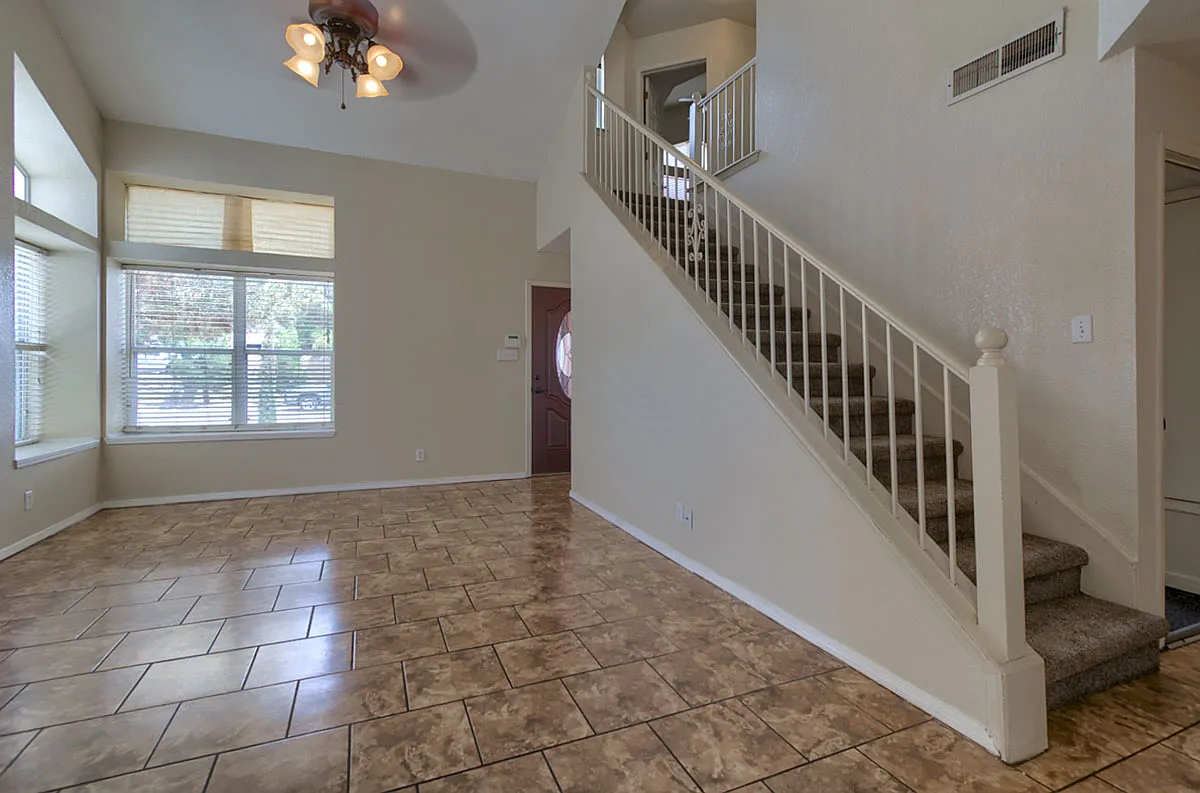 3 bed, 1250 sqft, $1,550 — Photo 4