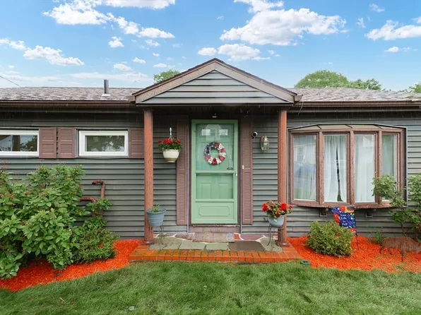 51 Grant St, Milford, MA 01757