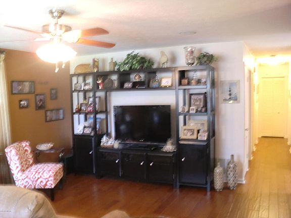 5th image of 7655 Pinnacle Dr