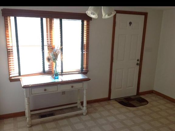 3rd image of 115 Hammond St
