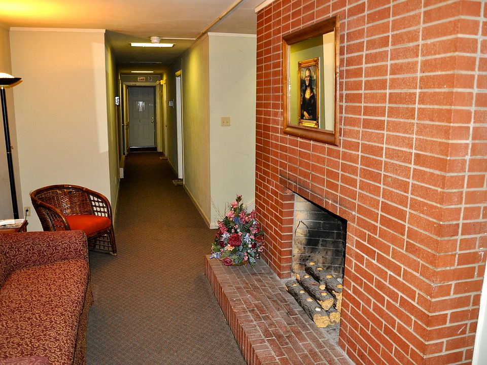 2nd image of 77 Will Rogers Dr APT 18
