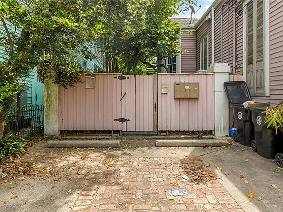 4th image of 811 Marigny St Unit E