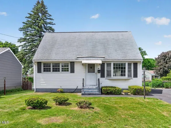 48 Munro Court, Troy, NY 12180