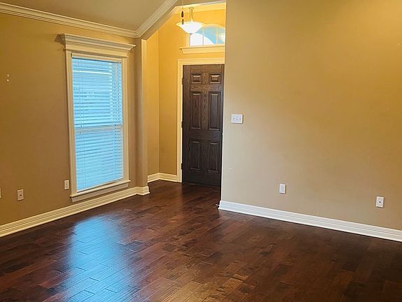 2nd image of 359 Avondale Ln