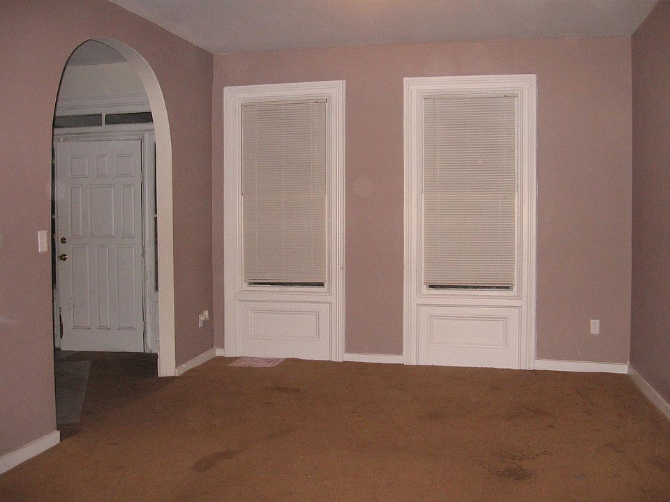 2nd image of 411 W Ash St