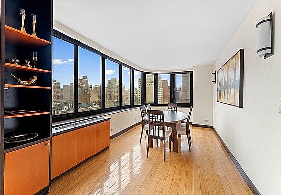 5th image of 159 E 30th St APT 12