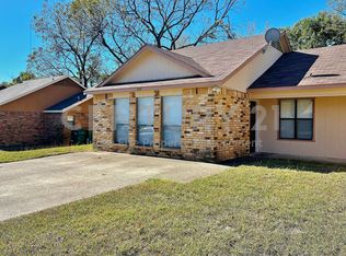 717 Hillcrest Ct, Cedar Hill, TX 75104