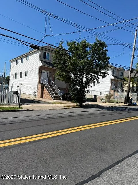 3 bed, 1.5 bath, 2138 sqft, $3,000 — Photo 3