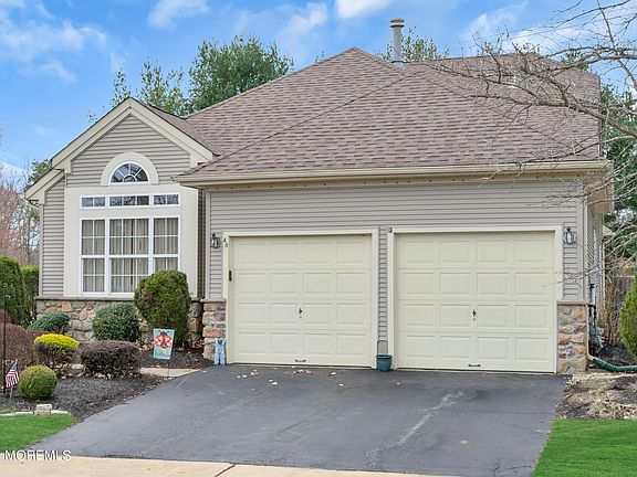 2nd image of 48 Devereux Drive