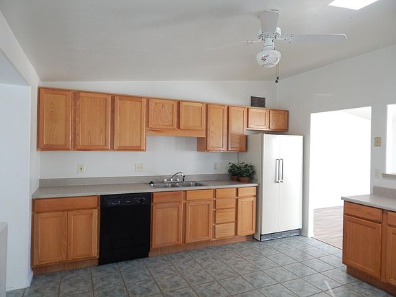 2nd image of 207 E Webb Dr