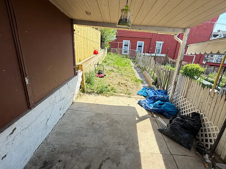 1332 Green St — Photo 11