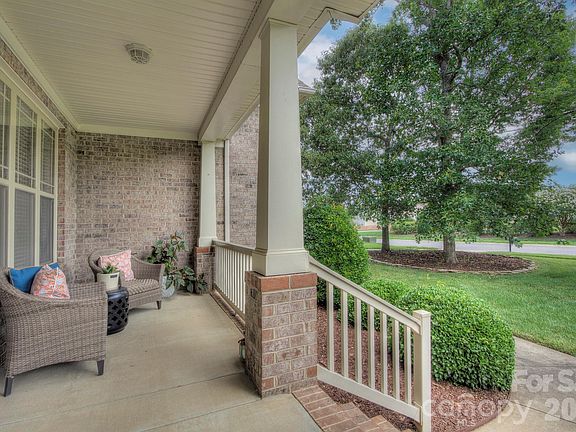 5th image of 3011 Crismark Dr