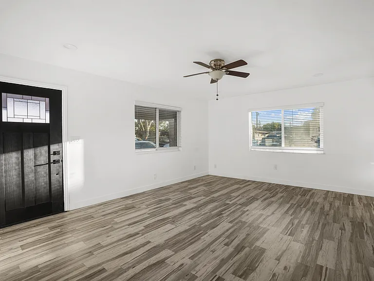 813 S Parton St — Photo 2