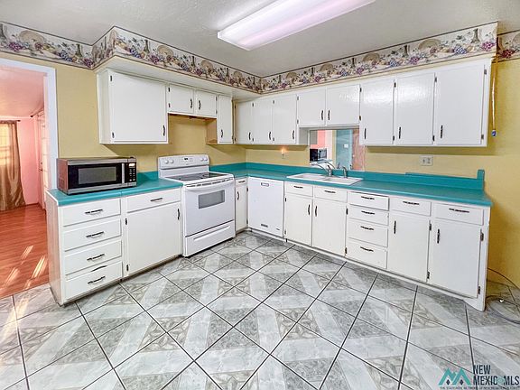 3rd image of 905 Valverde St