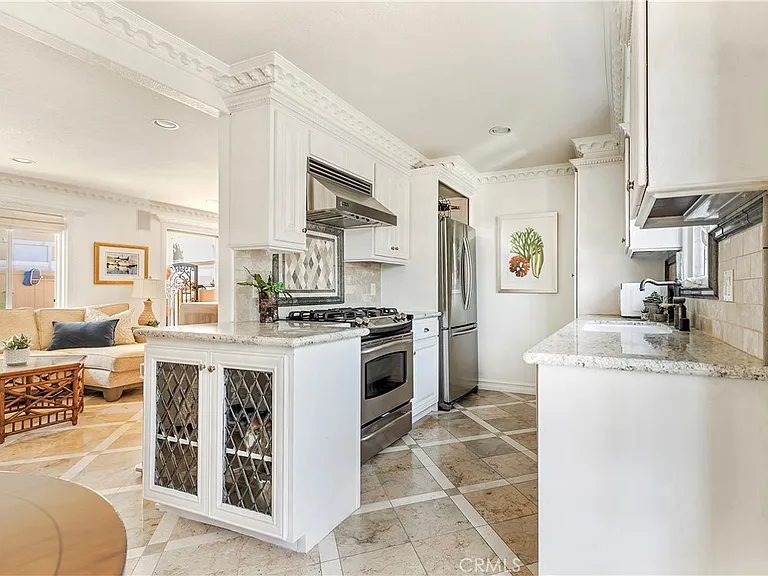 329 Marguerite Ave #3 — Photo 8