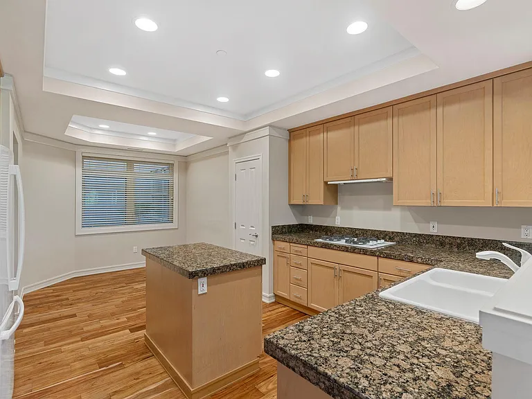 221 5th Ave S #105 — Photo 21