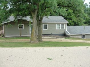 13800 W Valley Rd, East Dubuque, IL 61025