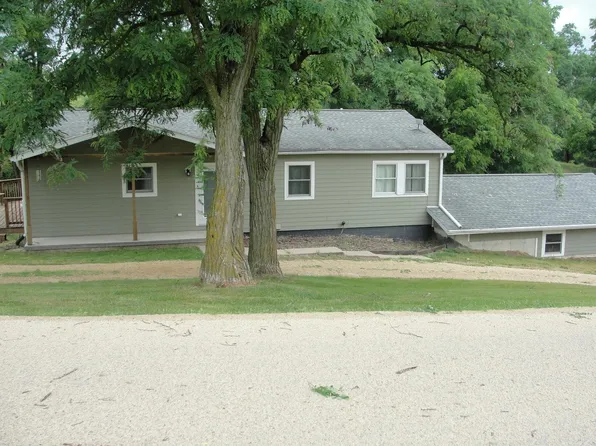 13800 W Valley Rd, East Dubuque, IL 61025