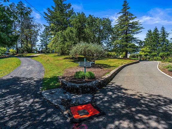 3rd image of 625 - 629 Hill Road