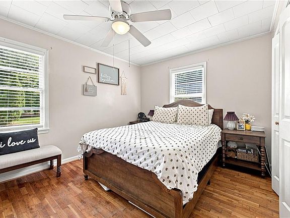 5th image of 2706.5 Maple St SE