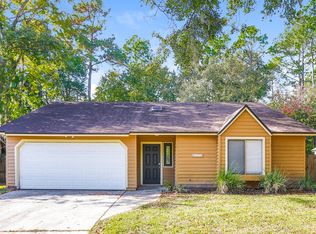 8228 Honeysuckle Ln, Jacksonville, FL 32244