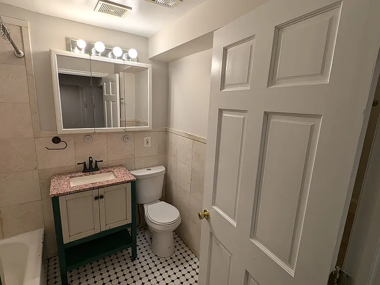1004 Irving St NW #B — Photo 6
