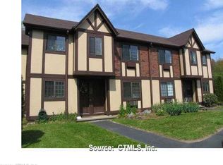 226 Foxwood Ln, Milford, CT 06461