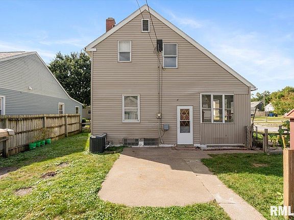 3rd image of 2621 Redwood Ave