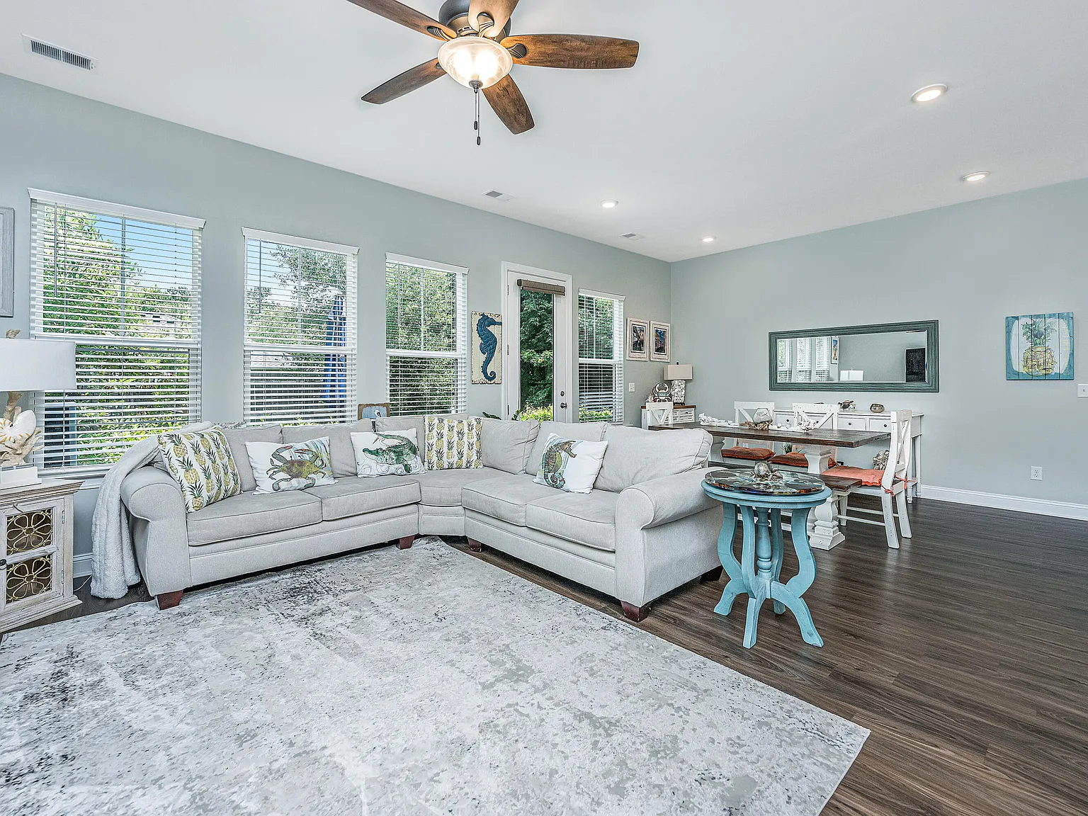3 bed, 2.5 bath, 2415 sqft, $3,700 — Photo 4