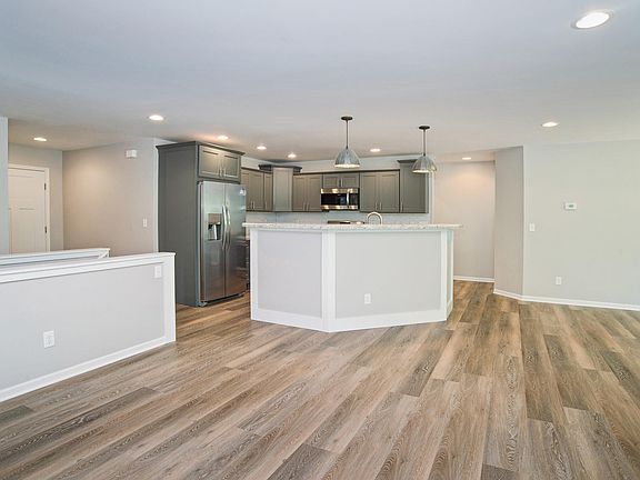 3rd image of 3229 Fairhaven Dr