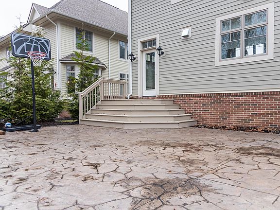 2nd image of 40 Ashbourne Dr #87