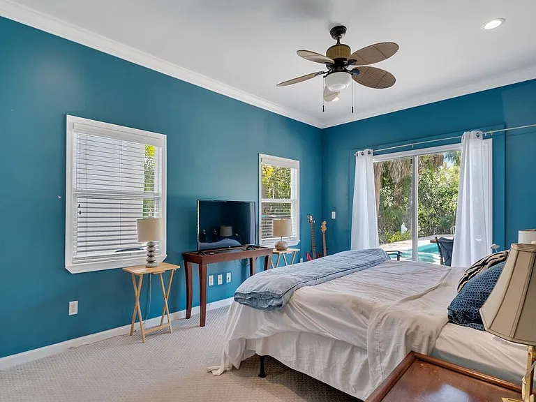 527 E Causeway Blvd — Photo 16