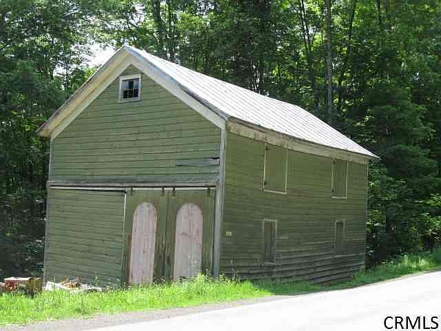 2nd image of 322 Beards Hollow Rd