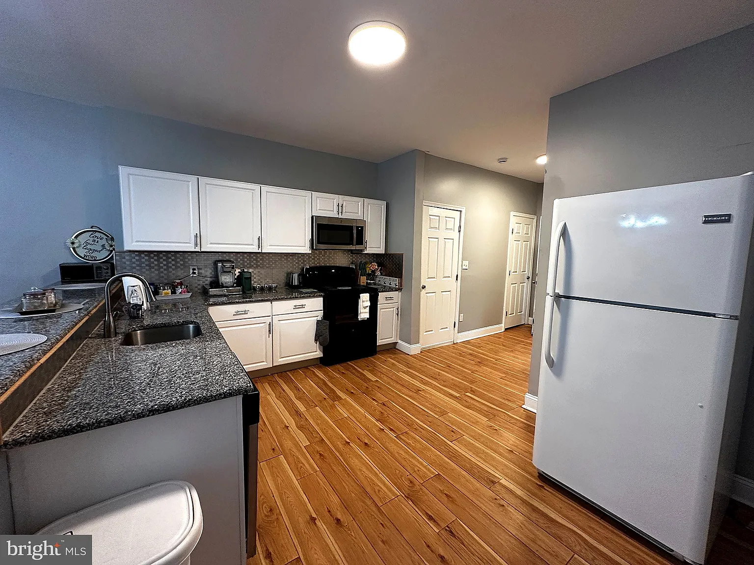 4 bed, 1.5 bath, 1600 sqft, $2,900 — Photo 4