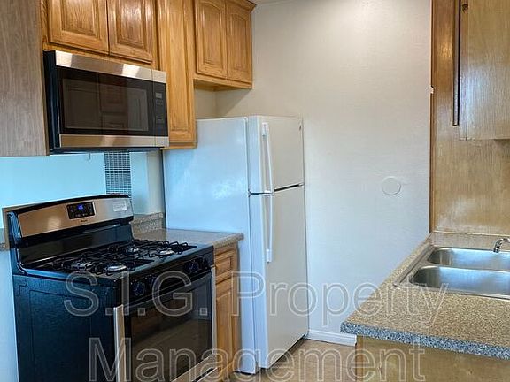 5th image of 1111 Tyler St APT 6