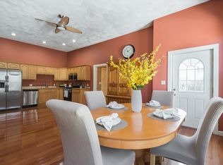 24 Union St APT B, Rockland, MA 02370