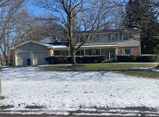 9 Latchmere Ct, Pittsford, NY 14534