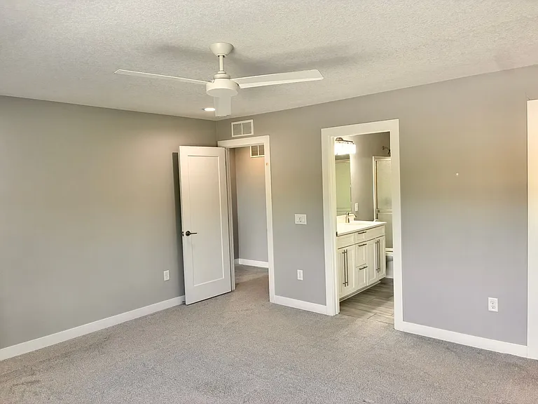 2324 SE Parkview Crossing Dr — Photo 24