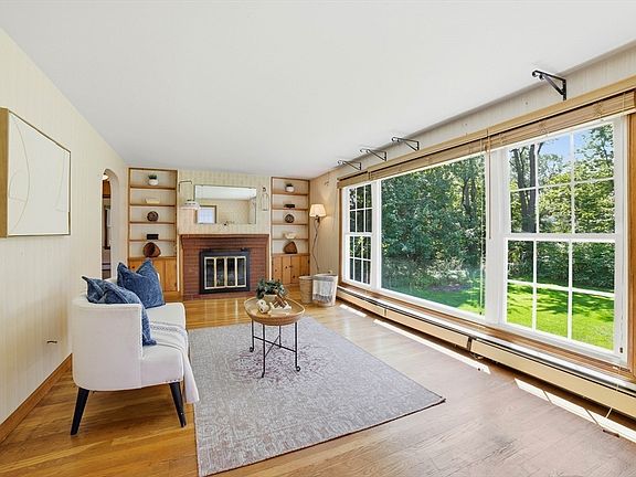 2nd image of 113 Stoneleigh Rd